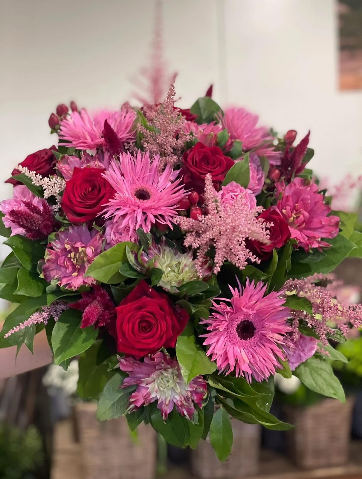 Handgebonden boeket in onze snijbloemenafdeling
