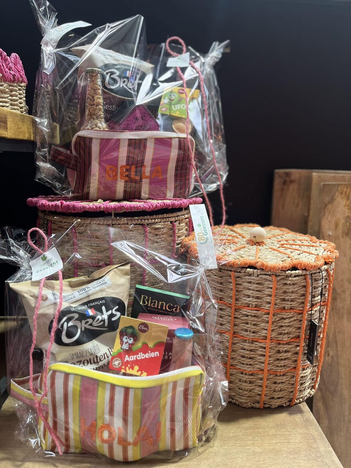 Cadeaumand met delicatessen